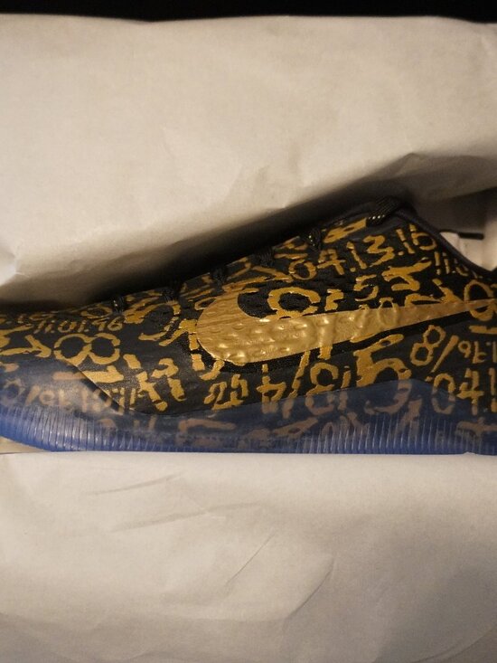 NIKE KOBE XI EM PROTRO IU4902 900 MULTI COLOR GOLD MENS SIZE 13 BRAND NEW